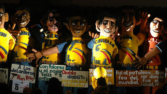 В Эквадоре существует традиция шить куклы называемые Años Viejos, которые представляют настоящих людей, чаще всего бесславных политиков