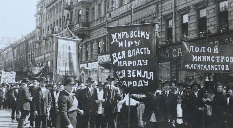 Демонстрация-большевиков-на-Невском-проспекте-в-Петрограде-в-июне-1917-г ск.